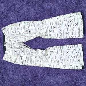 Burton W Gloria Insulated Snowboard Snow Pants Aztec type design